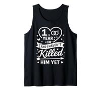 1 Year in and I Haven't Killed Him Yet Cute 1st Anniversary Camiseta sin Mangas