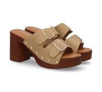 101447 Sandalia tipo Zueco de mujer con plataforma y tacon ancho estilo madera. Con diseno de hebillas y tachuelas metalicas. Un modelo comodo y ligero para primavera verano. Apricot Talla 38