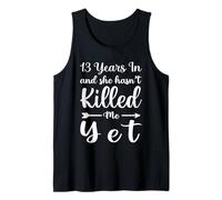 13 Years In and She Hasn't Killed Me Yet 13th Anniversary Camiseta sin Mangas