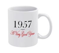 1957 A Very Good Year - Taza de café de cerámica blanca de 11 onzas con gráfico retro de cumpleaños para hombres y mujeres, uso diario en la oficina y el hogar