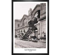 1art1 Trenes Cartel con Marco (Madera DM) - Ruina del Tren En La Estación De Montparnasse, París, Francia, 1895 (91 x 61cm)