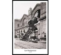 1art1 Trenes Cartel con Marco (Plástico) - Ruina del Tren En La Estación De Montparnasse, París, Francia, 1895 (91 x 61cm)