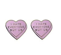 2 pines divertidos de esmalte de corazón - "I Hate Everyone But Us" lindo Pin romántico de solapa para parejas, regalo del día de San Valentín, insignia antisocial de humor para chamarra, mochila