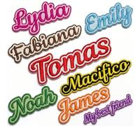 2 Pzas Parche Personalizado Bordado, Parche Nombre Bordado para Planchar o Coser, Custom Parches Termoadhesivos para Mochila/Uniforme Escolar/Guardería/Mascotas - Etiquetas Lavables y Duraderas