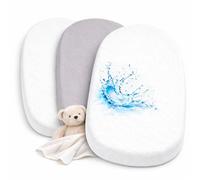 2 sábanas bajeras ajustables 100 % algodón + 1 protector de colchón de material 100 % impermeable, juego 3X, compatible con Chicco, Kinderkraft (blanco/gris, 43 x 83 cm)