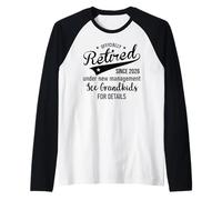 2026 Retired Under New Management See Grandkids Retirement Camiseta Manga Raglan