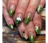 24 uñas a presión con purpurina verde, diseño de tréboles de cuatro hojas para celebraciones del día de San Patricio, añadiendo destellos y brillos de la suerte y patrón de tréboles de arco iris para
