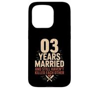 3 Years of Marriage & Still Haven't Killed Each Other Carcasa para iPhone 15 Pro