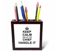 3dRose ph_233170_1 - Soporte para bolígrafo de azulejos (5 pulgadas, con texto en inglés "Keep Calm and Let the Chief Handle It"