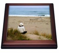 3dRose Young Woman Sitting At The Beach Looking Over The Ocean-Trivet Tile, 8 por 8 Pulgadas, cerámica, marrón, 19,05 x 2,22 x 19,05 cm