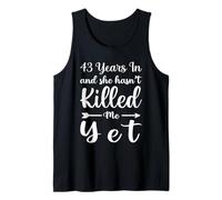 43 Years In and She Hasn't Killed Me Yet 43rd Anniversary Camiseta sin Mangas