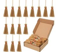 50 mini escobas de paja en miniatura, artificiales, decoración de manualidades, casa de muñecas, escoba de bruja con cuerdas rojas, accesorio de brujas para disfraz y fiesta de cosplay