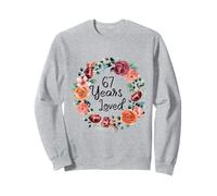 67 Years Loved 67th Birthday Floral Wreath Loved for Women Sudadera