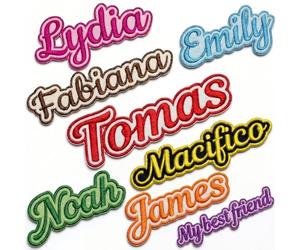 8 Pzas Parche Personalizado Bordado, Parche Nombre Bordado para Planchar o Coser, Custom Parches Termoadhesivos para Mochila/Uniforme Escolar/Guardería/Mascotas - Etiquetas Lavables y Duraderas