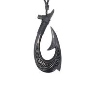 81stgeneration Colgante de Hei Matau Grande de Cuerno Tallado con Cola de Tiburón y Patrón Koru Grabado | Accesorio Taonga para Hombre | Collar Tribal con Anzuelo | Joyería Natural Maorí para Mujer