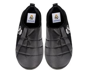 97974 Zapatillas de Estar por casa del FC Real Madrid con Diseno Clasico con el Escudo Oficial del Club, Fabricadas en Espana con Materiales Resistentes. Suela Flexible, Lavables. Negro Talla 37