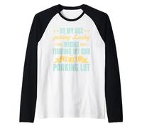 A Mi Edad Tener Suerte Encontrar Coche Divertido Jubilación Senior Camiseta Manga Raglan