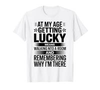 A mi Edad Tener Suerte Significa Entrar en una habitación Broma de envejecimiento Camiseta