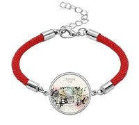 A Peaceful Pavilion in Lijiang of China Lucky Red String Bracelet Pulsera de cuerda hecha a mano