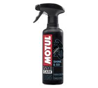 MOTUL - Renovador y Abrillantador de Superficies Plásticas para Motos - Spray Limpiador con Base de Silicona - Compatible con Superficies Interiores y Exteriores - MC Care Shine & Go E5-400 ml