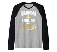 Abuela: Un título Justo Encima de la Reina Abuela Camiseta Manga Raglan