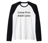 Acampar Primero. Adulto más Tarde. Diversión de Camping para divertirse al Aire Libre Camiseta Manga Raglan