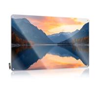 Accesorios para el dormitorio - Letreros de pared divertidos de alta calidad - Un lago sereno rodeado de montañas refleja los colores vibrantes de una puesta de sol. Arte de pared rústico impermeable