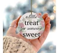 Adorno de árbol de Navidad con texto en inglés "A Little Treat for Someone", adorno de Navidad para interiores, decoración del hogar, granja, adornos de cerámica de doble cara, colgante para amigos