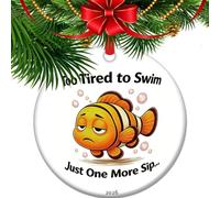Adorno de Navidad 2026 Too Tired to Swim Just One More Sip - Divertido regalo de pez dorado para propietarios de acuarios, gran recuerdo para los entusiastas de los peces, relleno de calcetines para