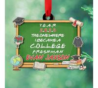 Adorno de Navidad de madera con texto en inglés "The One Where I Became A College Freshman 2025", adorno de regalo para estudiantes universitarios, adornos personalizados de primer año en la
