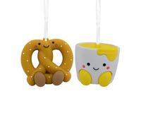 Adornos navide os magn ticos para rbol Hallmark ""Better Together"" con salsa de pretzel y queso (juego de 2)