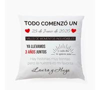 Adri Cojín Personalizado con Relleno, con Fecha de Aniversario - Regalo Original para Parejas, Novios y Detalle para Boda (Varios tamaños) (25 x 25 cm)