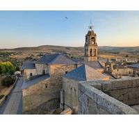 adrium Cuadro acrílico 70x50 cm: ermita de San Cayetano e Iglesia de Santa María del Azogue vista desde el castillo, Puebla de Sanabria, Zamora, España