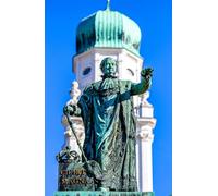 adrium Cuadro de madera de 70 x 110 cm: estatua del rey Maximiliano frente a la catedral de San Esteban en Passau - Baviera (135329689)