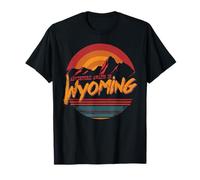 Adventure Awaits in Wyoming Camiseta
