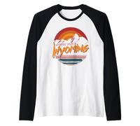 Adventure Awaits in Wyoming Camiseta Manga Raglan