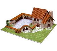 Aedes 1414. Kit de construccion en Piedra de una Granja Rural con Corral. Base y Decoracion incluida