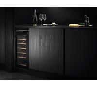 AEG KITCHEN Vinoteca empotrable AWS4020B5B, Cíclico, Empotrable, Menos de 20 botellas. Medidas 82 x 29.5