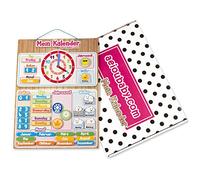 aeioubaby.com Calendario Reloj Magnético Infantil, Juego Educativo Fecha Tiempo y Hora para Pared o Frigorífico, 43x32cm. Caja Cumpleaños de niños en Colegio o Guardería (Alemán)