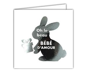 AFIE 22243 Tarjeta cuadrada Felicitaciones Oh el hermoso bebé de amor bienvenida nacimiento o adopción niño pequeño conejo plateado brillante que sostiene un regalo - Con sobre blanco 15 x 15 cm -