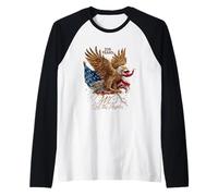 Águila Patriótica sobre Bandera Vintage de EE.UU. Camiseta Manga Raglan