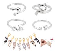AHANDMAKER 12 anillos de ganchillo de 4 estilos ajustables de ganchillo para dedos, guía de hilo abierto de metal, accesorios de ganchillo, regalos para madre, 8 colgantes de aleación esmaltada para