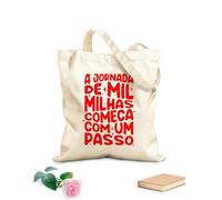 AILOONG Bolsa de tela con asa plana Cartel motivacional en portugués brasileño Un viaje de mil millas comienza con un solo paso. Tela de 340g/m² de grosor Sustituye a la mochila escolar