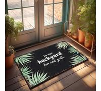 Alfombra de baño antideslizante para la entrada delantera, con texto en inglés "Welcome To Our Backyard Bar And Grille!", 50 x 80 cm