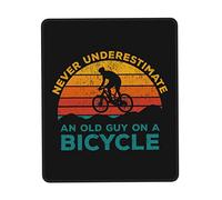 Alfombrilla De Ratón Never Underestimate An Old Guy On A Bicycle Mouse Pad Antideslizamiento Mousepad Protector Alfombra Raton para Pc Oficina Trabajo 25X30CM
