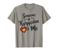 Alguien En Kirguistán Me Ama La Bandera del Corazón Camiseta
