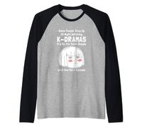 Algunas personas se quedan despiertas toda la noche viendo K-dramas Camiseta Manga Raglan