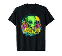 Alien rodeado de vibrantes flores bajo la luna Camiseta