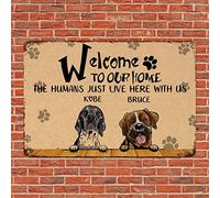 Alioyoit Divertido letrero de metal con texto en inglés "Welcome to Our Home The Humans Here with Us", con texto en inglés "Welcome to Our Home The Humans Here with Us", con texto en inglés "Welcome