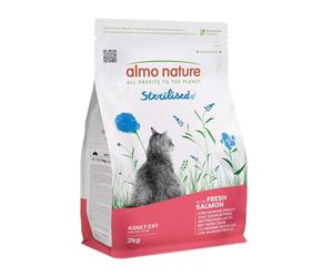 Almo Nature Sterilised - Croquetas para Gato Esterilizado con Salmón Fresco - Bajo Contenido de Magnesio y con Fibras para el Control de Peso - Bolsa de 2 kg